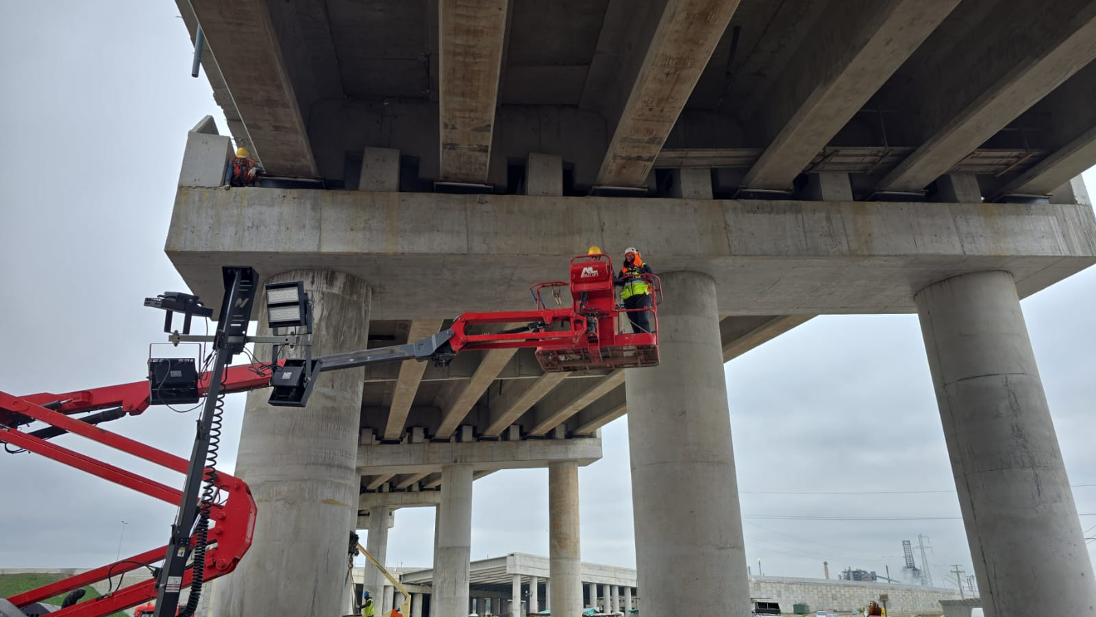 Mantenimiento de aisladores sísmicos · Aisladores Sísmicos Puente Industrial