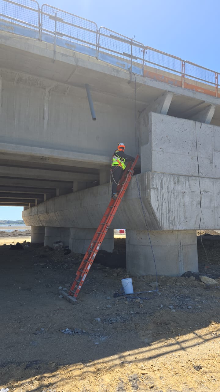 Limpieza y protección de componentes · Aisladores Sísmicos Puente Industrial