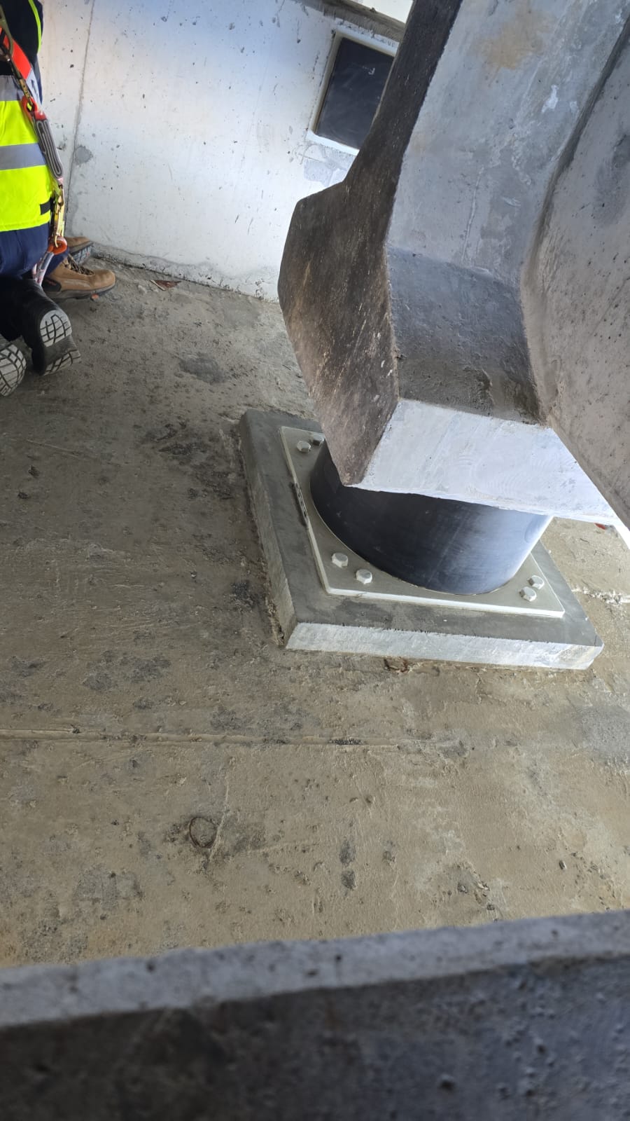 Control de corrosión localizada · Aisladores Sísmicos Puente Industrial
